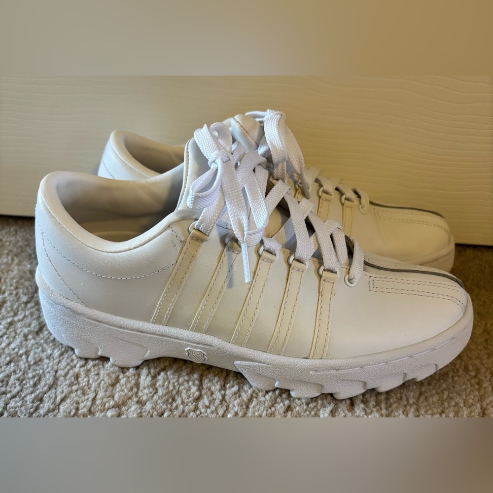 K-Swiss White Women's Sneakers - RARE FIND!!👀 - Picture 2 of 10
